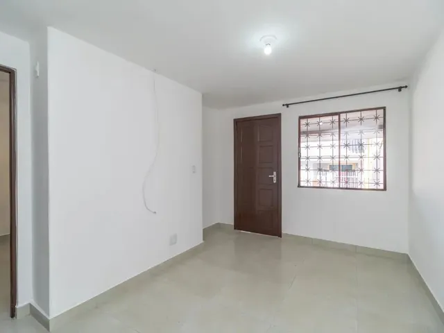Casa 2 quartos e 1 banheiro, para alugar, no bairro Boqueirão em Curitiba