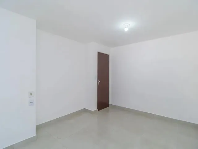Casa 2 quartos e 1 banheiro, para alugar, no bairro Boqueirão em Curitiba
