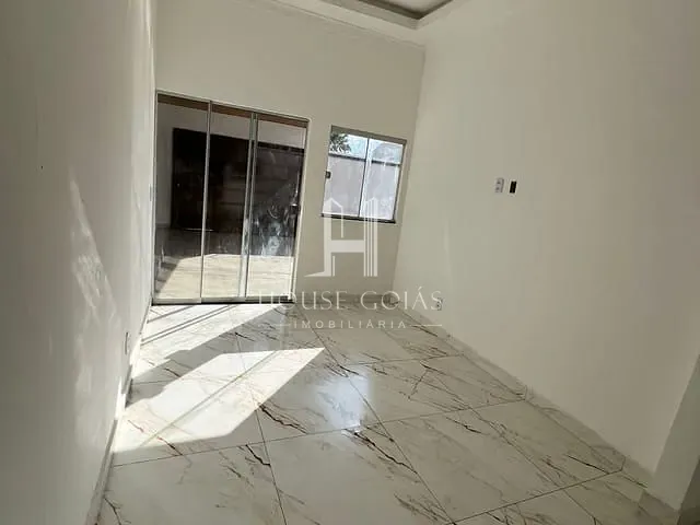 Casa com 360m² 4 quartos e 3 banheiros, à venda, no bairro Jardim Veneza em Aparecida de Goiânia
