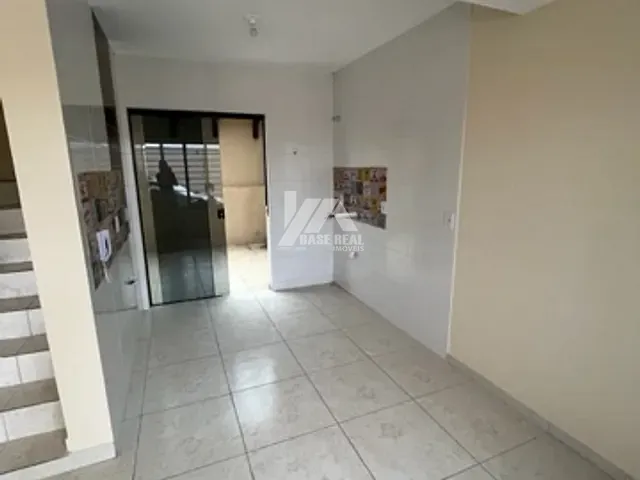 Casa com 60m² 2 quartos e 1 banheiro, à venda, no bairro Uvaranas em Ponta Grossa