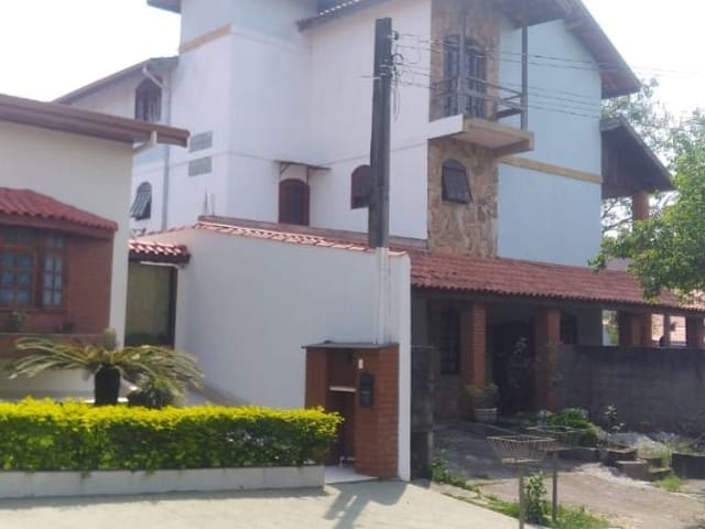 Casa com 504m² 5 quartos e 3 banheiros, à venda, no bairro Urbanova em São José dos Campos
