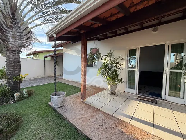 Casa com 300m² 3 quartos e 2 banheiros, à venda, no bairro Residencial dos Imigrantes em Holambra
