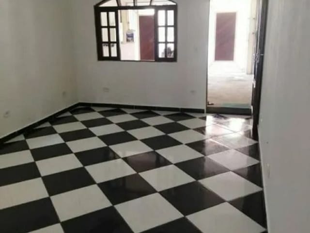 Casa com 125m² 5 quartos e 2 banheiros, à venda, no bairro Jardim Primeiro de Maio em Carapicuíba