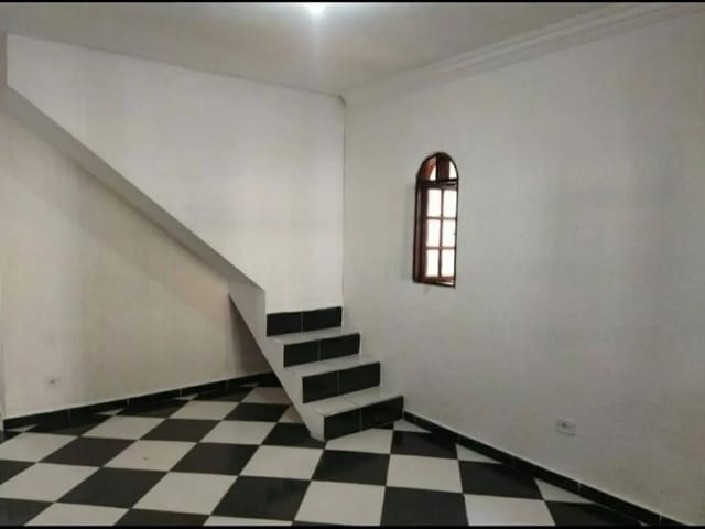 Casa com 125m² 5 quartos e 2 banheiros, à venda, no bairro Jardim Primeiro de Maio em Carapicuíba
