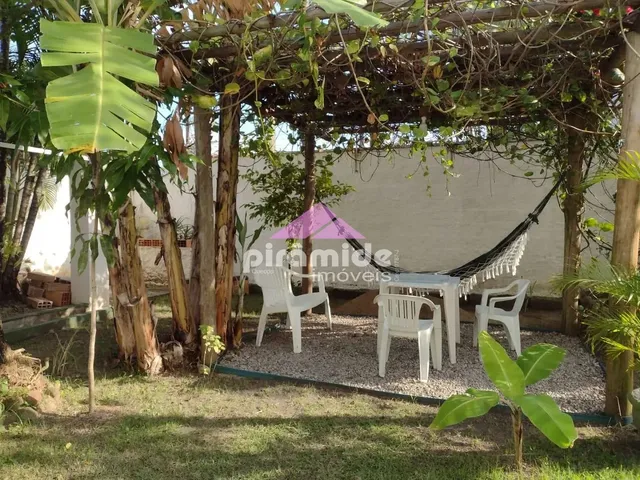 Casa com 448m² 2 quartos e 3 banheiros, para alugar, no bairro Centro em Caraguatatuba