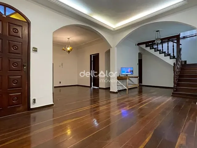 Casa com 360m² 4 quartos e 4 banheiros, à venda, no bairro Candelária em Belo Horizonte