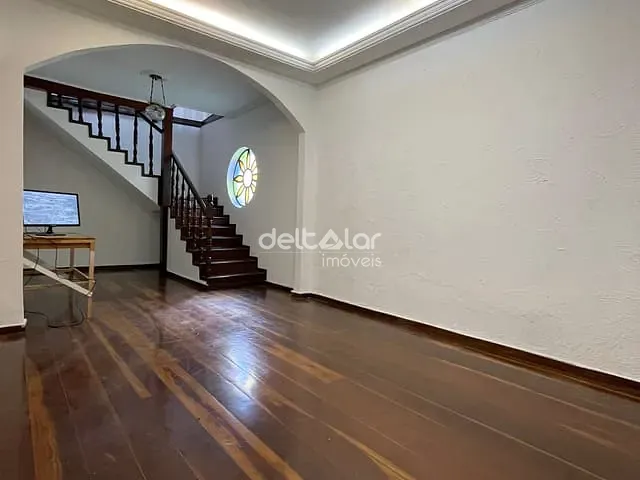 Casa com 360m² 4 quartos e 4 banheiros, à venda, no bairro Candelária em Belo Horizonte
