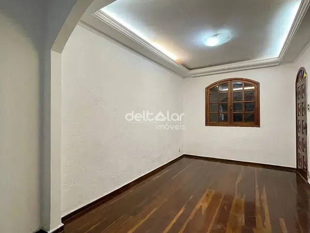 Casa com 360m² 4 quartos e 4 banheiros, à venda, no bairro Candelária em Belo Horizonte