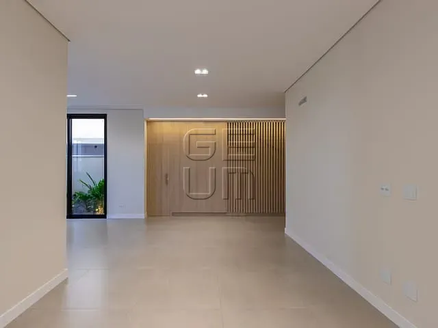 Sobrado com 253m² 4 quartos e 5 banheiros, à venda, no bairro Parque Tauá em Londrina