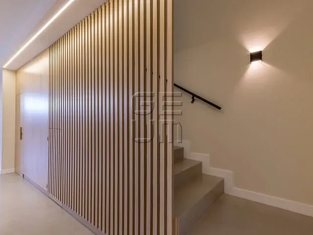 Sobrado com 253m² 4 quartos e 5 banheiros, à venda, no bairro Parque Tauá em Londrina