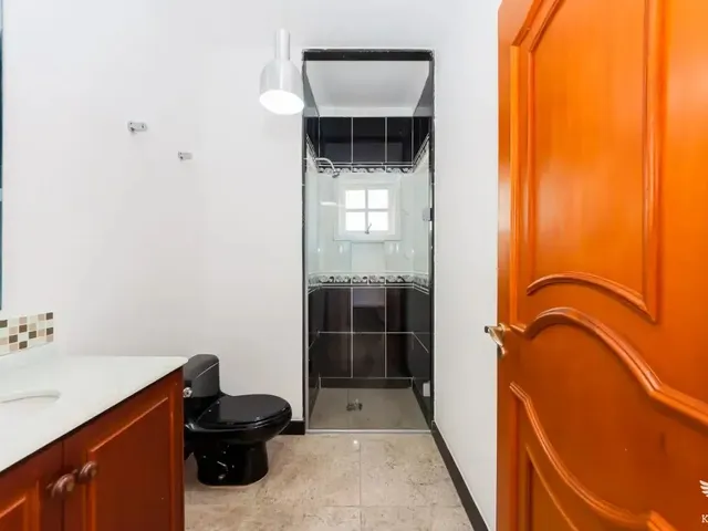 Casa com 209m² 4 quartos e 4 banheiros, para alugar, no bairro Santa Felicidade em Curitiba