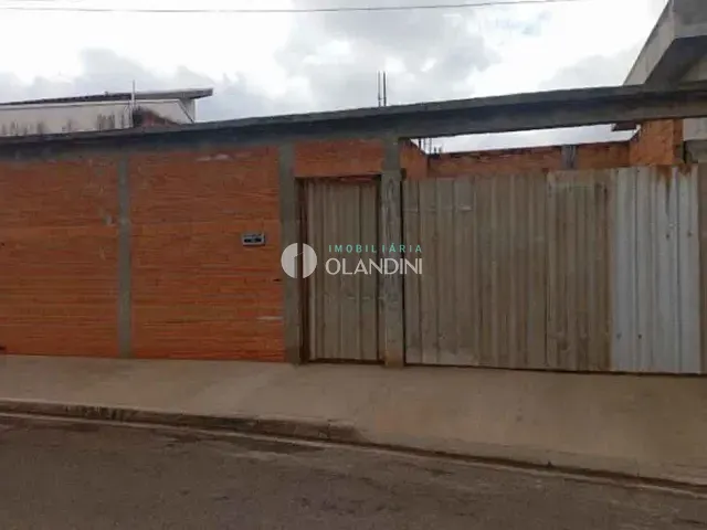Casa com 200m² 3 quartos e 1 banheiro, à venda, no bairro Parque das Flores em Artur Nogueira