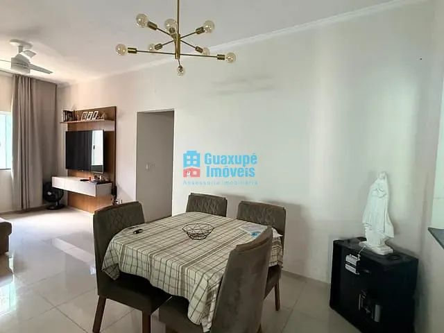 Casa com 200m² 2 quartos e 3 banheiros, à venda, no bairro Residencial Chico Zerbini em Guaxupé