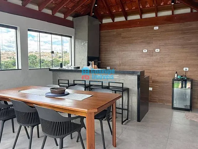 Casa com 200m² 2 quartos e 3 banheiros, à venda, no bairro Residencial Chico Zerbini em Guaxupé
