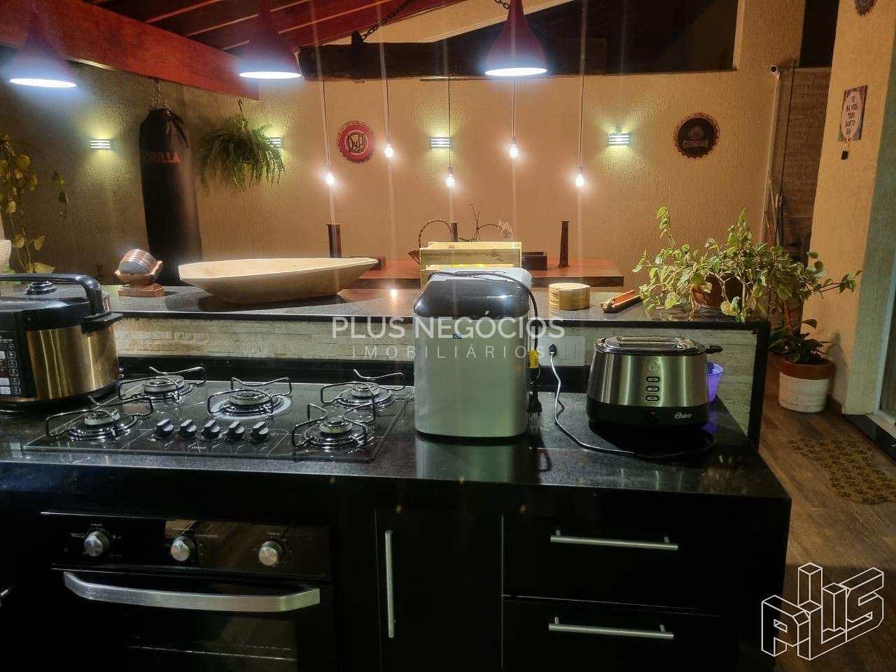 Casa à venda com 3 quartos, 10m² - Foto 8