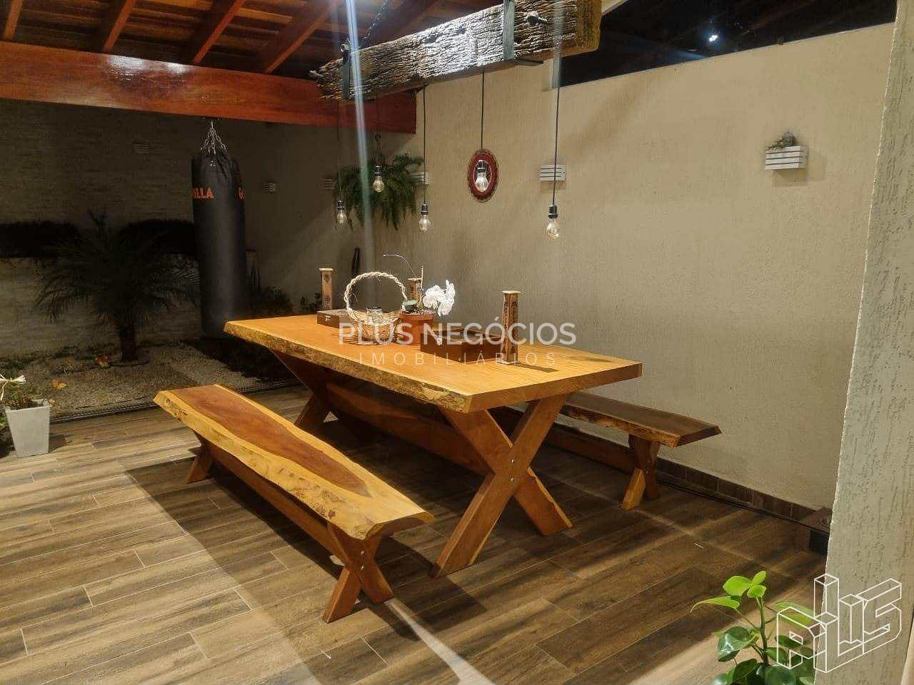 Casa à venda com 3 quartos, 10m² - Foto 3