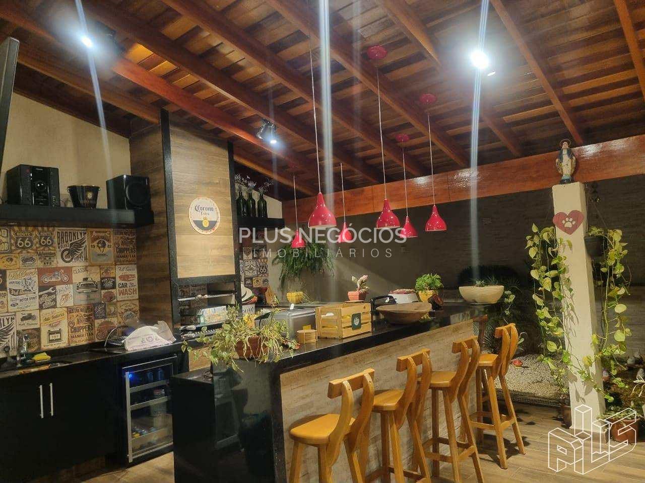 Casa à venda com 3 quartos, 10m² - Foto 2