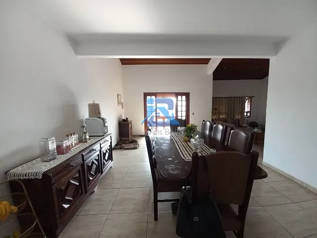 Casa com 250m² 3 quartos e 2 banheiros, à venda, no bairro Jardim Salessi em Itatiba