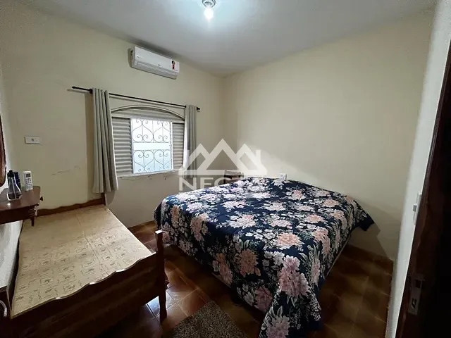 Casa com 360m² 4 quartos e 5 banheiros, à venda, no bairro Jardim Britânia em Caraguatatuba