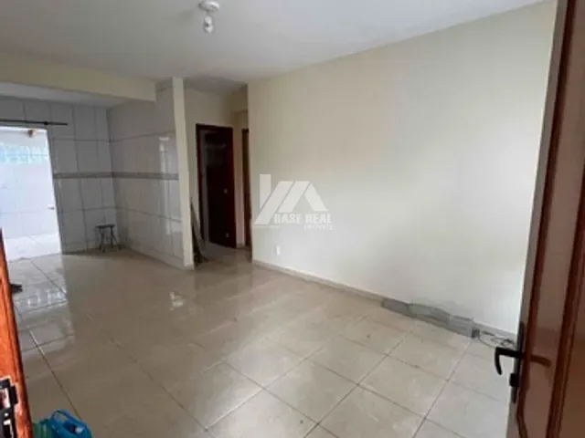 Casa com 60m² 2 quartos e 1 banheiro, à venda, no bairro Uvaranas em Ponta Grossa