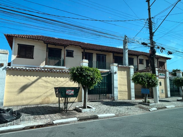 Casa 2 quartos e 3 banheiros, à venda, no bairro Centro em Bertioga