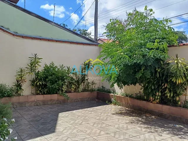 Casa com 250m² 3 quartos e 1 banheiro, à venda ou para alugar, no bairro Jardim Satélite em São José dos Campos