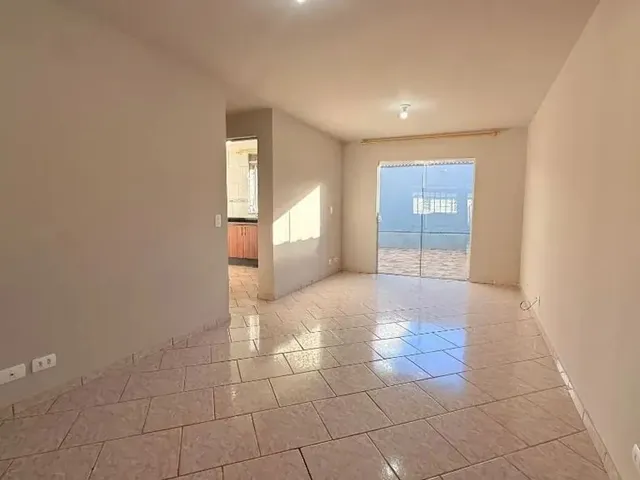 Casa com 114m² 3 quartos e 1 banheiro, para alugar, no bairro Santa Felicidade em Curitiba