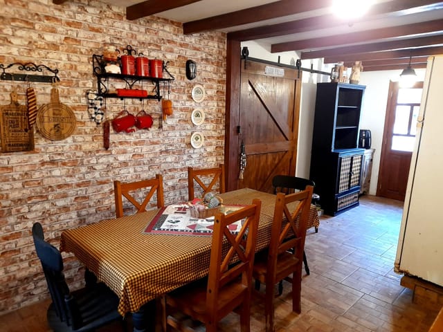 Foto do Casa - Casa à Venda no Laranjal, Pelotas/RS - 300m², 2 Dorm. (2 Suítes), Piscina, Churrasqueira, Lareira, Aceita Pet e Piso em Porcelanato. Agende sua Visita! | UP Imóveis