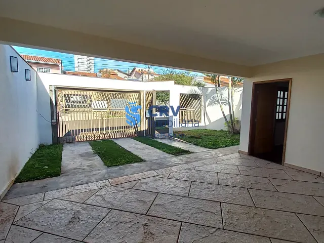 Casa 3 quartos e 4 banheiros, para alugar, no bairro Universitário em Londrina