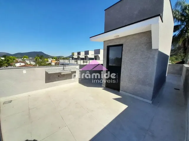 Casa com 100m² 2 quartos e 3 banheiros, à venda, no bairro Jardim Mariella em Caraguatatuba