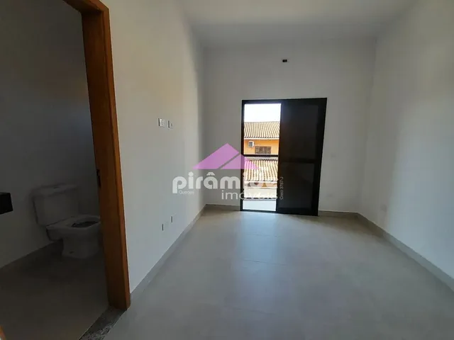 Casa com 100m² 2 quartos e 3 banheiros, à venda, no bairro Jardim Mariella em Caraguatatuba