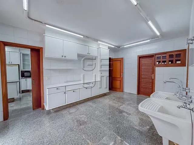 Casa com 1800m² 5 quartos e 8 banheiros, para alugar, no bairro Guanabara em Londrina