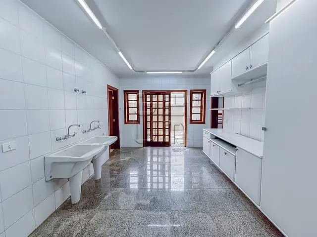 Casa com 1800m² 5 quartos e 8 banheiros, para alugar, no bairro Guanabara em Londrina