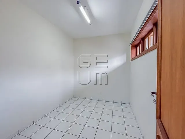 Casa com 1800m² 5 quartos e 8 banheiros, para alugar, no bairro Guanabara em Londrina