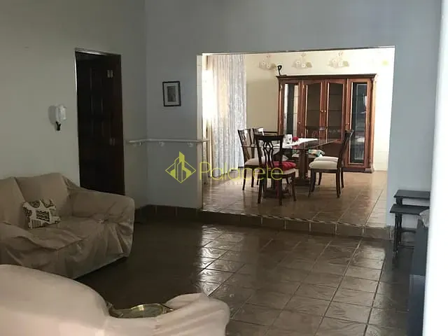 Casa com 550m² 4 quartos e 1 banheiro, à venda, no bairro Centro em Pindamonhangaba