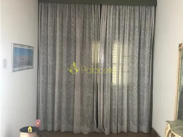 Casa com 550m² 4 quartos e 1 banheiro, à venda, no bairro Centro em Pindamonhangaba