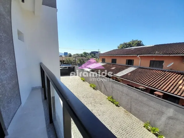 Casa com 100m² 2 quartos e 3 banheiros, à venda, no bairro Jardim Mariella em Caraguatatuba