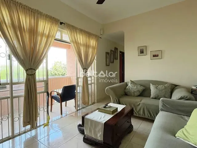 Casa com 480m² 3 quartos e 2 banheiros, à venda, no bairro Santa Mônica em Belo Horizonte