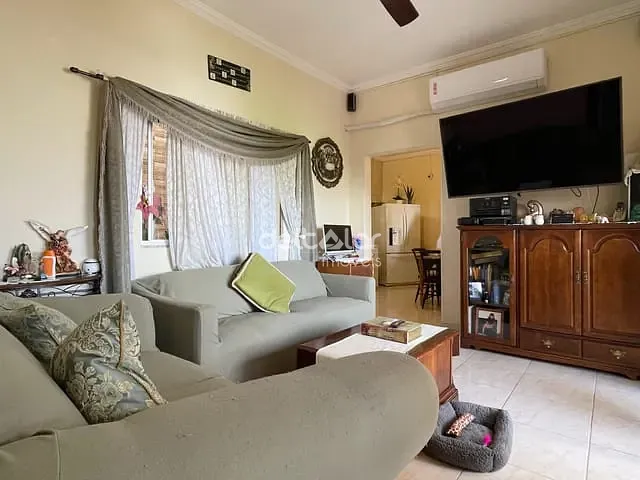 Casa com 480m² 3 quartos e 2 banheiros, à venda, no bairro Santa Mônica em Belo Horizonte