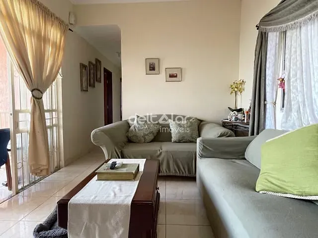 Casa com 480m² 3 quartos e 2 banheiros, à venda, no bairro Santa Mônica em Belo Horizonte