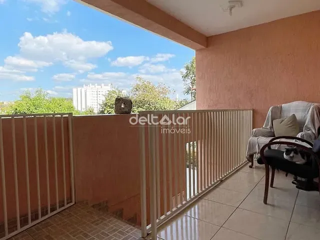 Casa com 480m² 3 quartos e 2 banheiros, à venda, no bairro Santa Mônica em Belo Horizonte