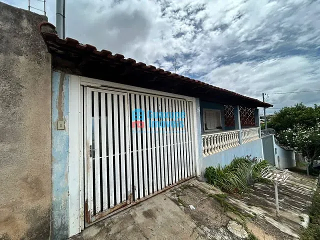 Casa 2 quartos e 1 banheiro, à venda, no bairro Jardim Planalto em Guaxupé