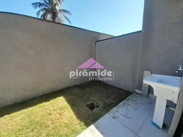 Casa com 120m² 2 quartos e 3 banheiros, à venda, no bairro Jardim Mariella em Caraguatatuba