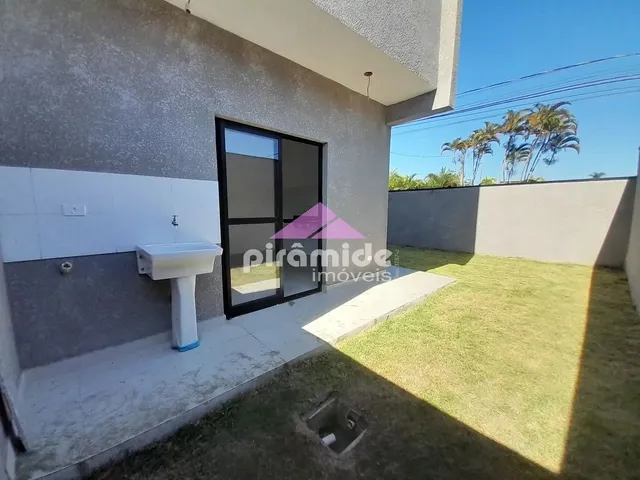 Casa com 120m² 2 quartos e 3 banheiros, à venda, no bairro Jardim Mariella em Caraguatatuba
