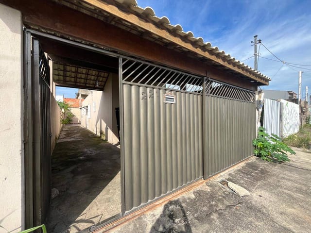 Casa 2 quartos e 1 banheiro, à venda, no bairro Parque Jóquei Club em Campos dos Goytacazes