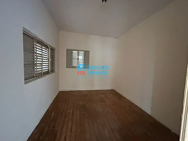 Casa 1 quarto e 1 banheiro, para alugar, no bairro Centro em Guaxupé