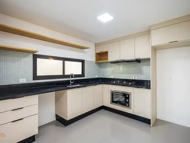 Casa com 143m² 3 quartos e 3 banheiros, para alugar, no bairro Santa Felicidade em Curitiba