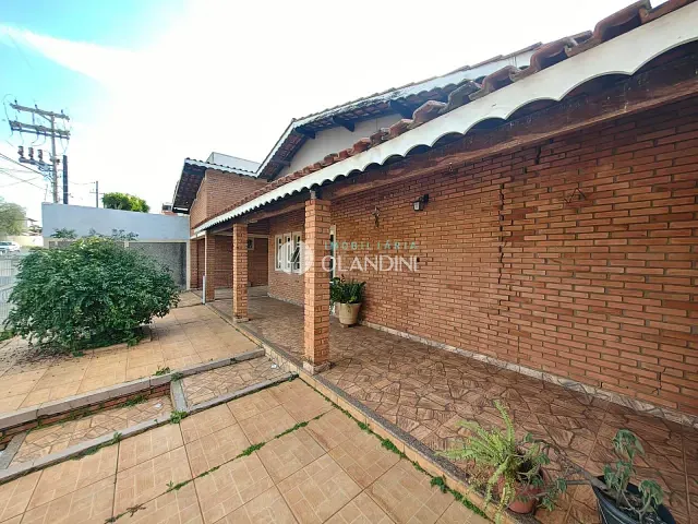 Casa com 377m² 3 quartos e 2 banheiros, para alugar, no bairro Centro em Artur Nogueira
