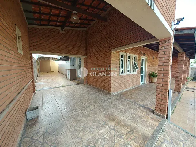Casa com 377m² 3 quartos e 2 banheiros, para alugar, no bairro Centro em Artur Nogueira