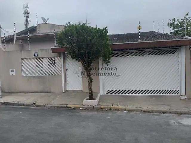Casa com 200m² 3 quartos e 2 banheiros, à venda, no bairro Parque Itamarati em Jacareí